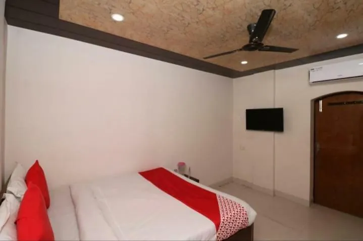 Hotel R D Palace Varanasi