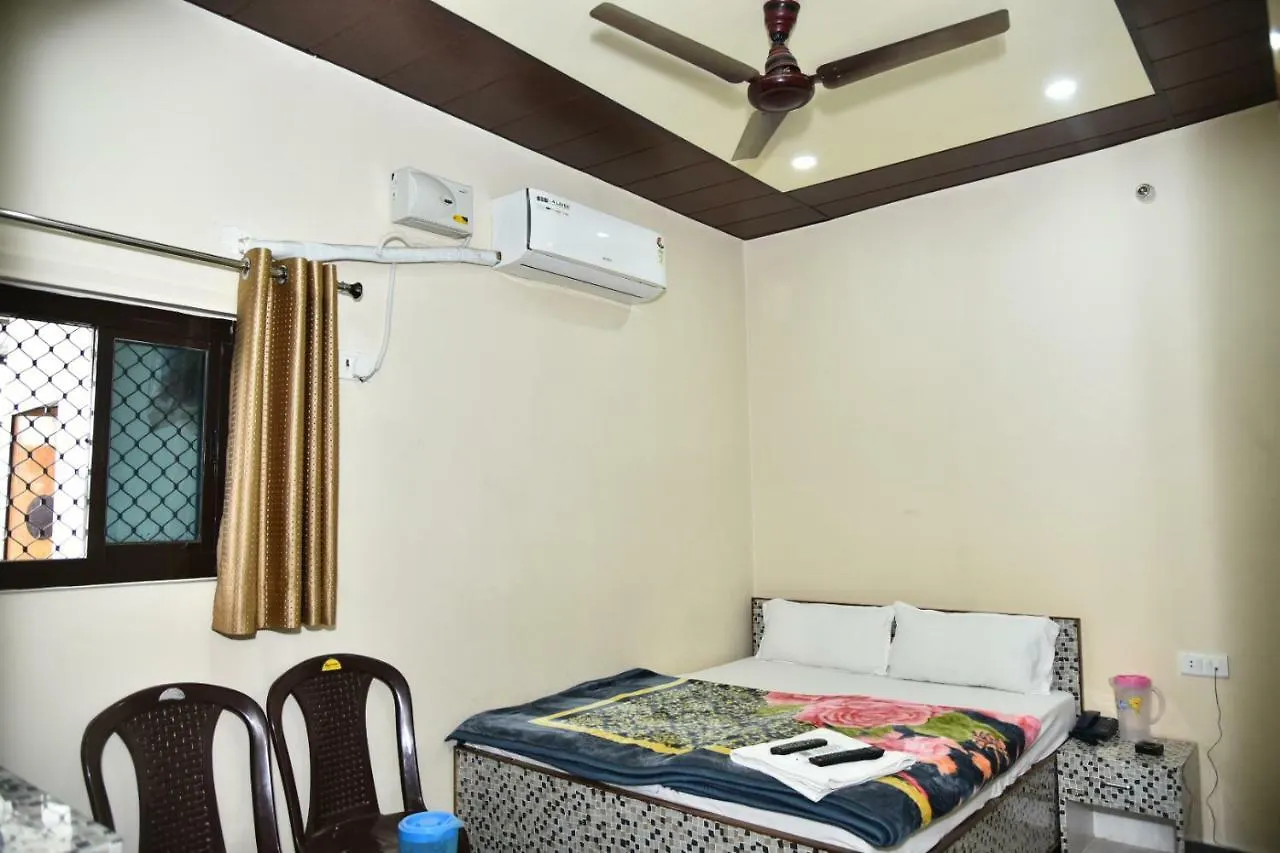 Hotel R D Palace Varanasi